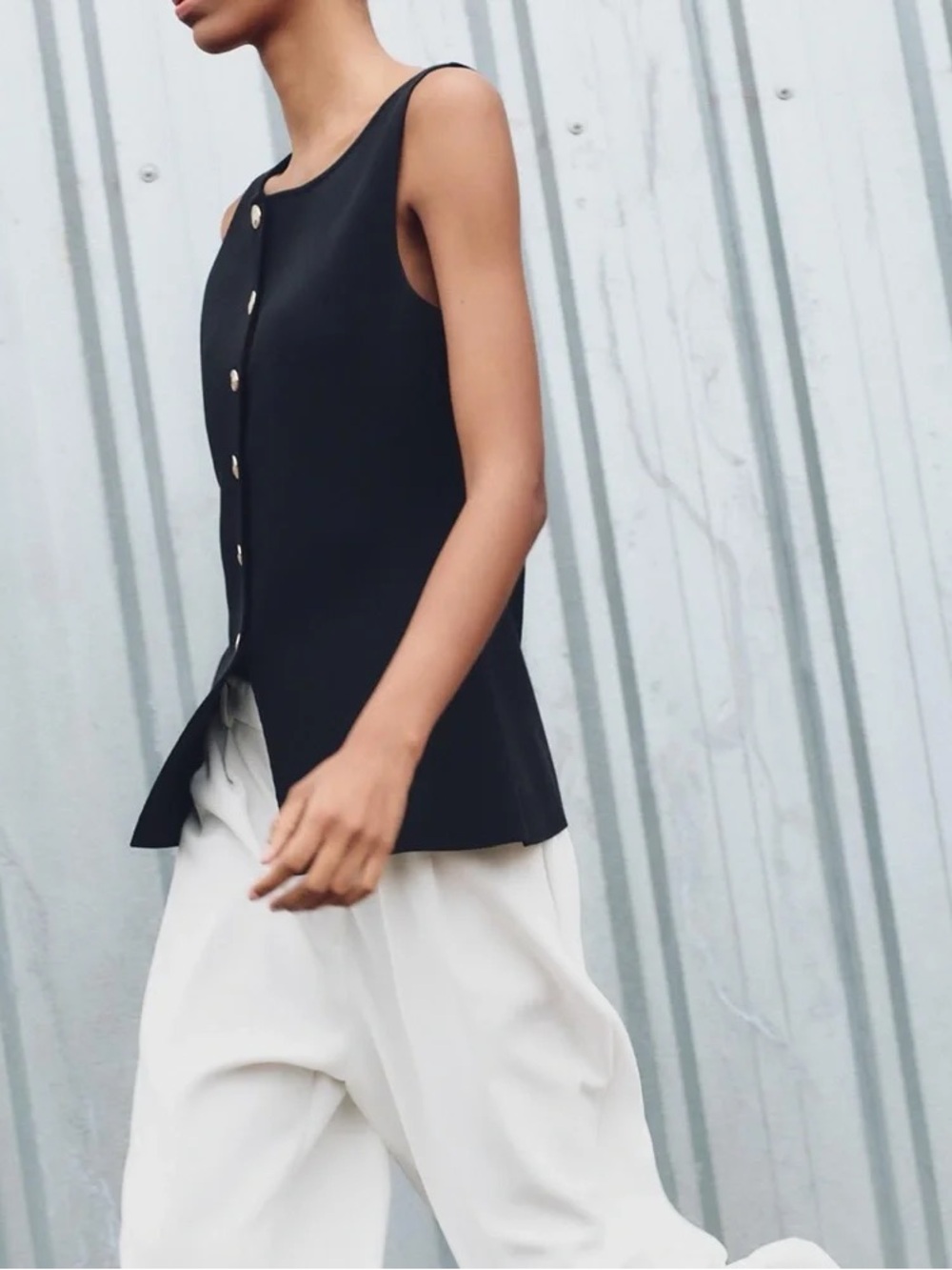 Zara Black Sleeveless Button-Front Knit Vest - Size Medium - Picture 7 of 12